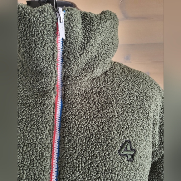 NWT FourLaps Polar Quilted Sherpa Jacket Reversible Unisex Medium Thyme/White - Picture 10 of 15